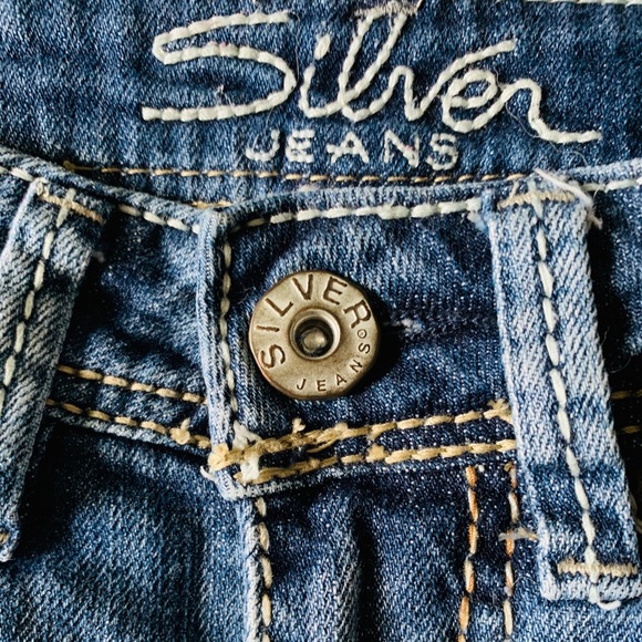Silver Toni 3/4 Jean Shorts - Picture 9 of 9